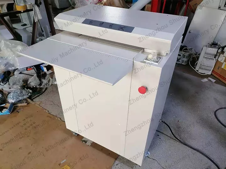 Shredder for cardboard boxes