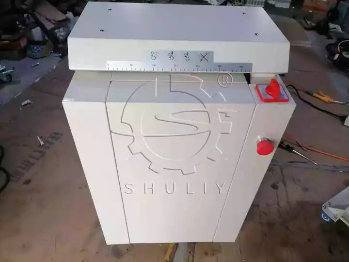آلة تقطيع الورق المقوى للتغليف